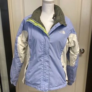 The North Face Women’s Jacket Waterproof HyVent size Medium GREAT condition
